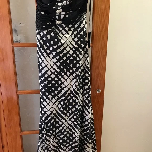 Terani Couture Evening Gown - Picture 3 of 9